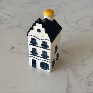 KLM #3 Blue Delft House by BOLS